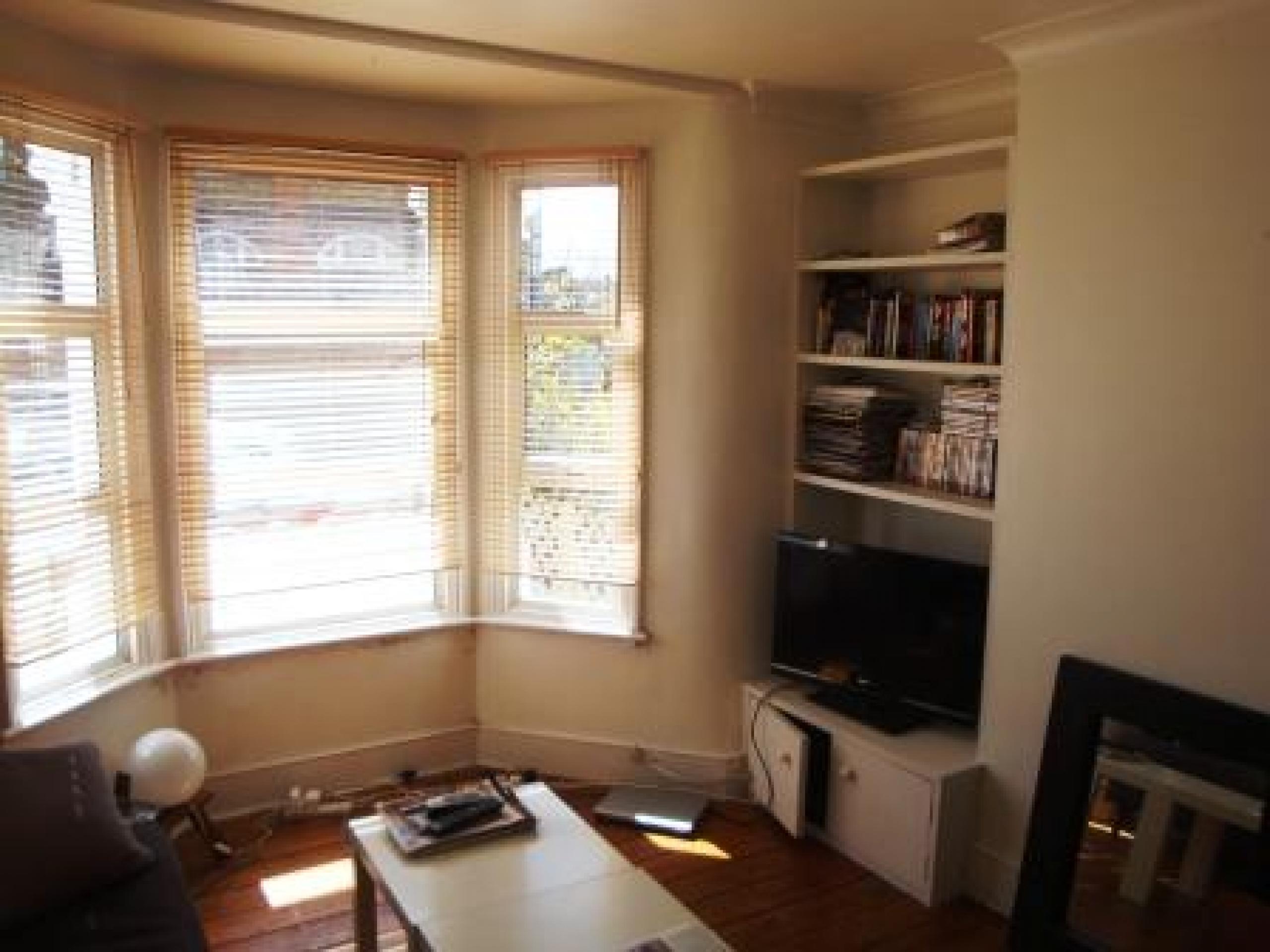 			2 Bedroom, 1 bath, 1 reception Flat			 Valliere Road, KENSAL GREEN NW10